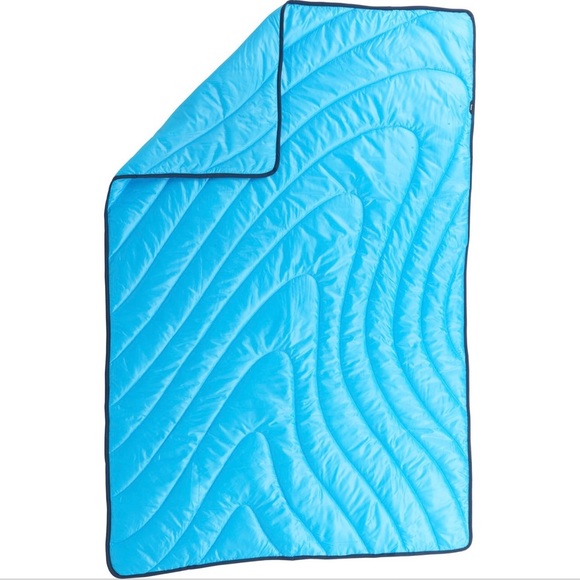 Rumpl Puffy Outdoor Blanket Sky Blue Puffer 45 x 65! Brand New! - Picture 2 of 3